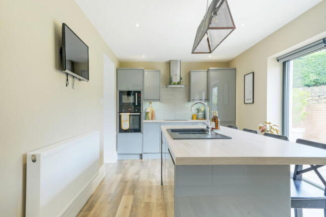 5 bed Detached for sale Image 11