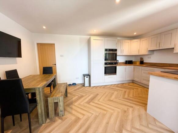 3 bed Semi-Detached for sale Image 4