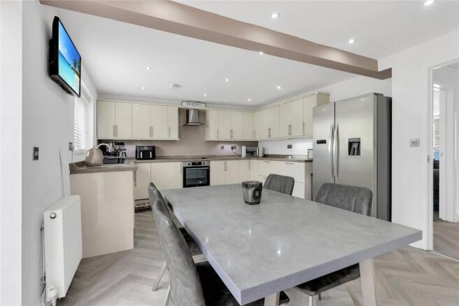 3 bed Semi-Detached for sale Image 6