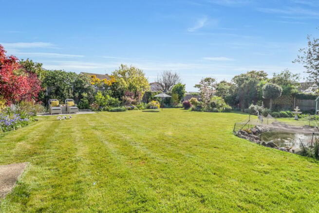 Petworth Gardens, Wick Estate, SS2 photo 4