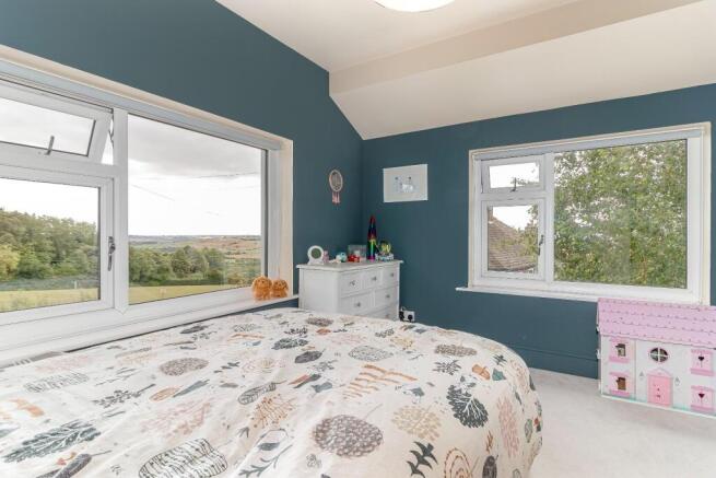 4 bed Semi-Detached for sale Image 10