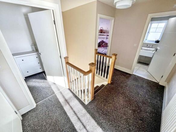 4 bed Detached for sale Image 7
