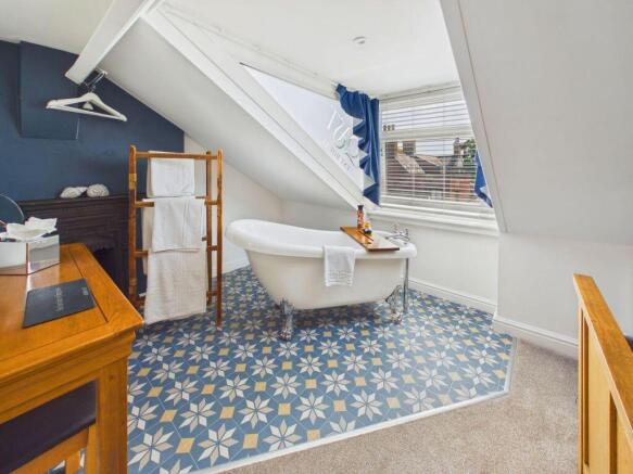 4 bed Semi-Detached for sale Image 11