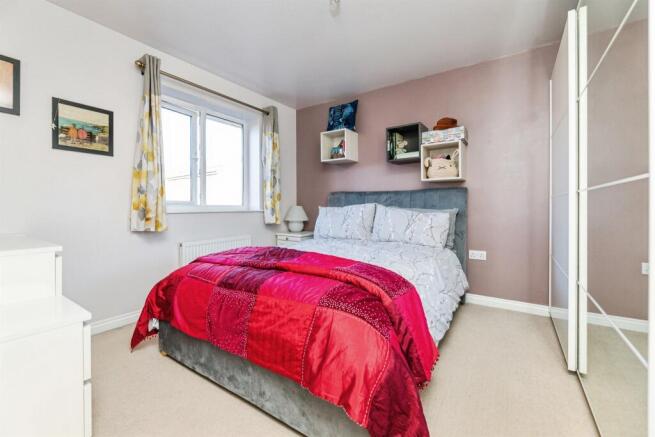 4 bed Detached for sale Image 12