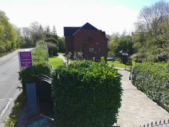 5 bed Detached for sale Image 4