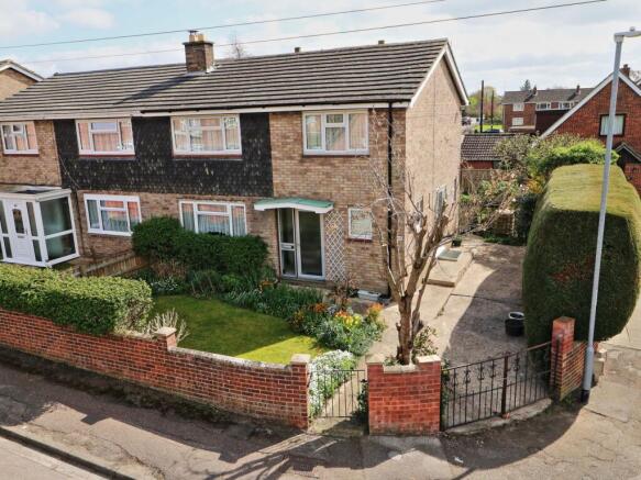 4-bed semi-detached on Henbrook, St Neots, PE19, £300,000