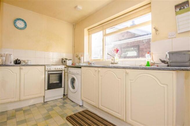 KITCHEN / DINING ROO