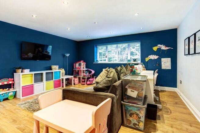 FAMILY ROOM B