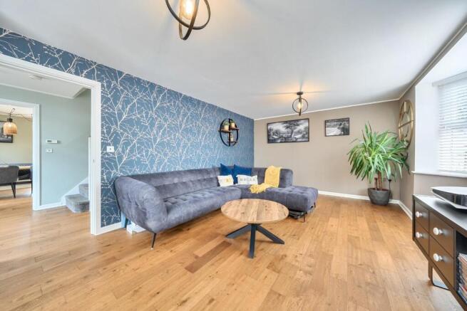4 bed Detached for sale Image 8
