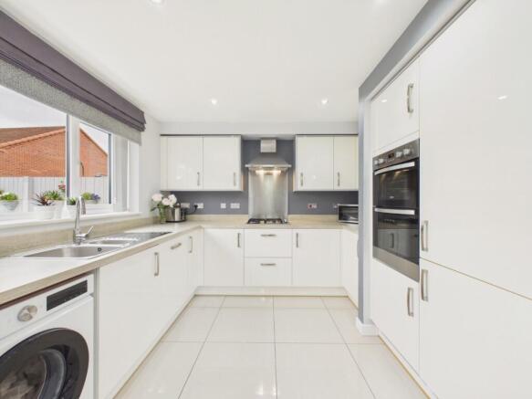 4 bed Detached for sale Image 5