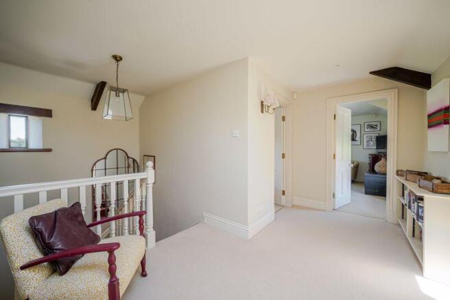 5 bed Detached for sale Image 11