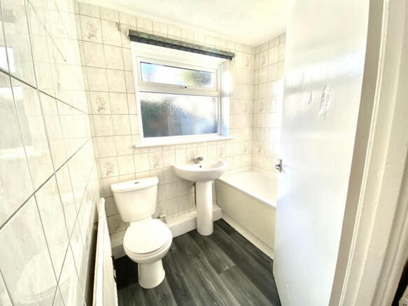 2 bed Terraced to rent Image 4