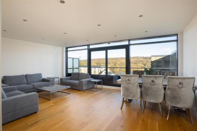 2 bed Penthouse for sale Image 8