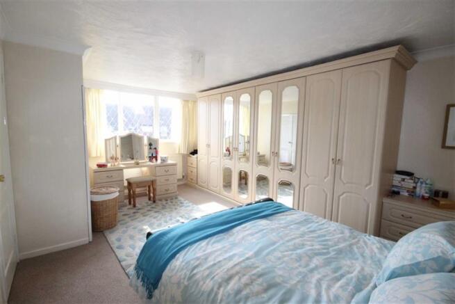 BEDROOM 2