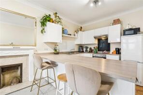 60, Parkview Court, Fulham High Street, London SW6 3LL