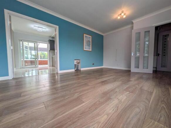 3 Living Room.jpg