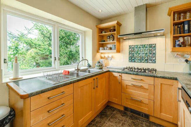 5 bed Semi-Detached for sale Image 11