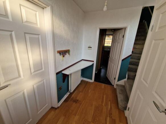 3 bed Semi-Detached to rent Image 9