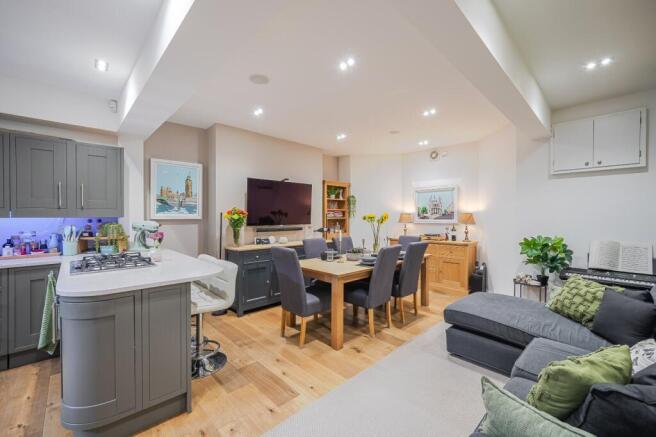 5 bed Terraced for sale Image 7