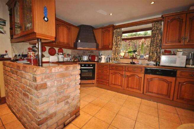 KITCHEN / BREAKFAST 
