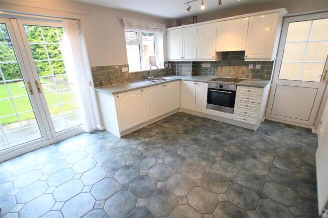 Kitchen (1).JPG