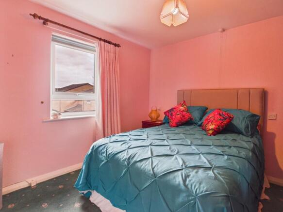 2 bed Flat for sale Image 7