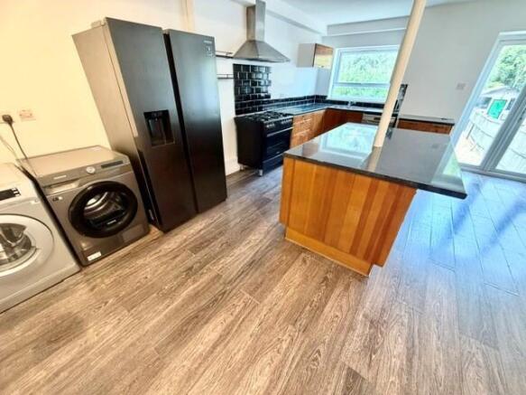 KITCHEN 2.jpg