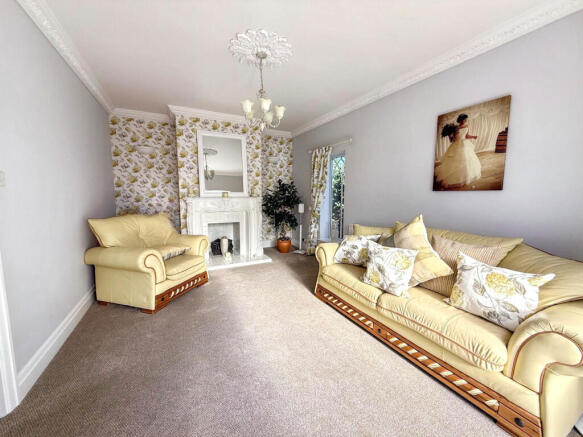 4 bed Semi-Detached for sale Image 9