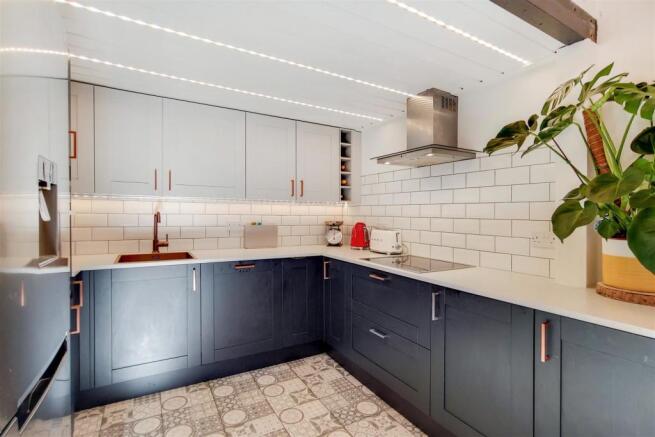 4_Kitchen-1.jpg