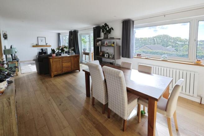 pbox-dining_room-342201.JPG