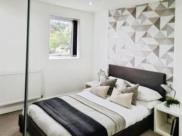4 bed Semi-Detached to rent Image 8