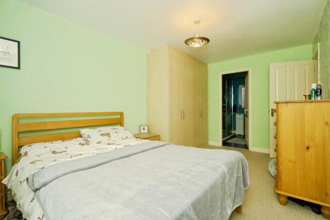 3 bed Semi-Detached for sale Image 8