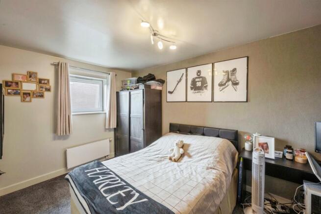 5 bed Town House for sale Image 12