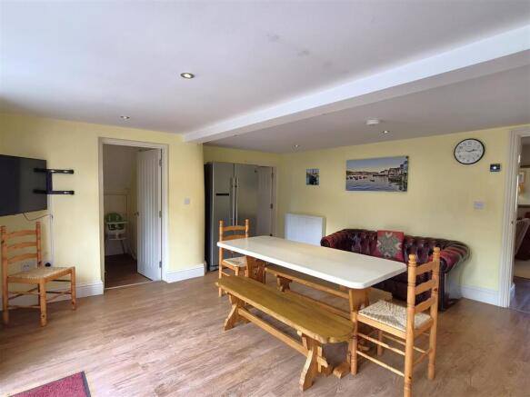 Kitchen dining room.jpg