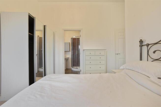 2 bed Apartment for sale Image 10