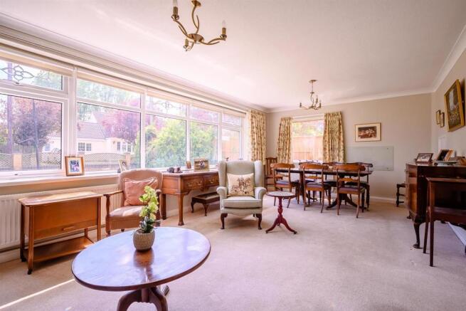 8467395-interior06.jpg