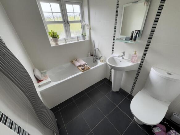 FAMILY BATHROOM