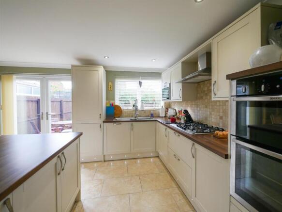 Kitchen/ Dining Room