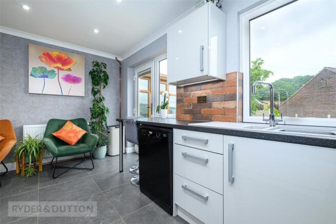 3 bed Town House for sale Image 11