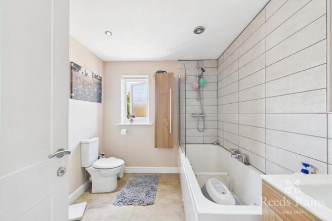 4 bed Detached for sale Image 10