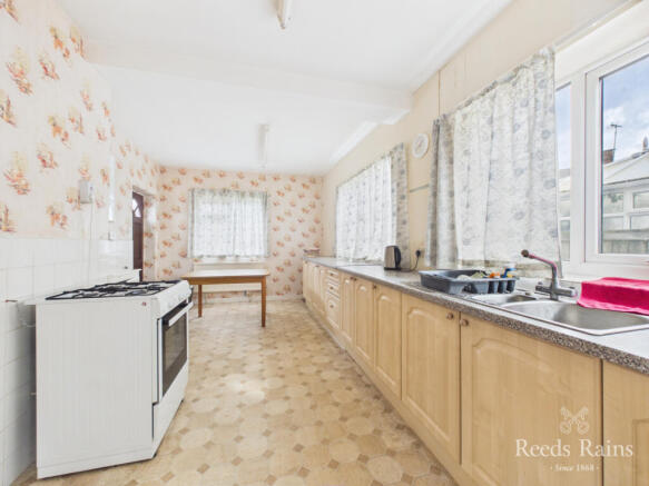 4 bed Semi-Detached for sale Image 5