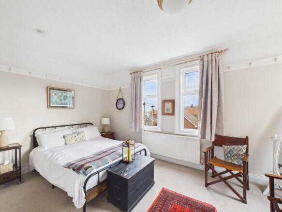8 bed Detached for sale Image 11