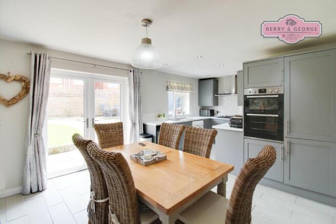 KITCHEN / DINER