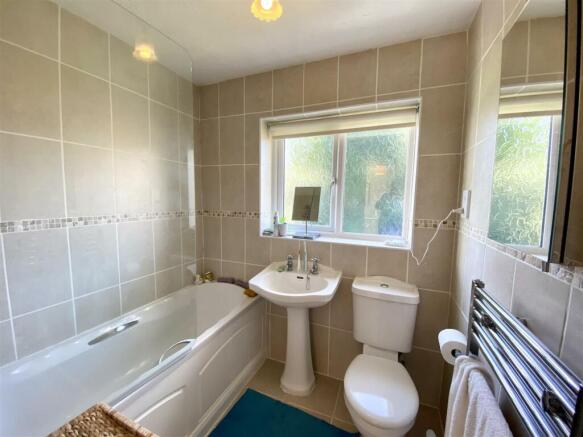 FAMILY BATHROOM