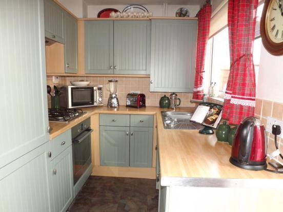 FITTED KITCHEN