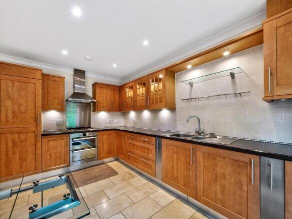 4 bed Town House for sale Image 5