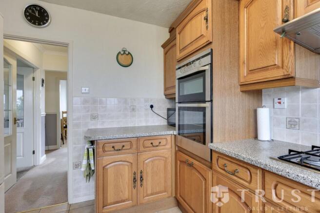 2 bed Semi-Detached Bungalow for sale Image 8