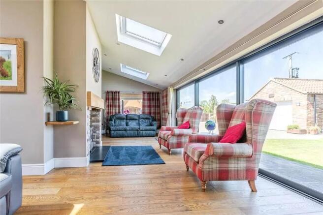 6 bed Detached for sale Image 8