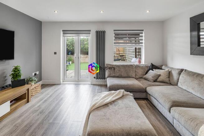 4 bed Semi-Detached for sale Image 2