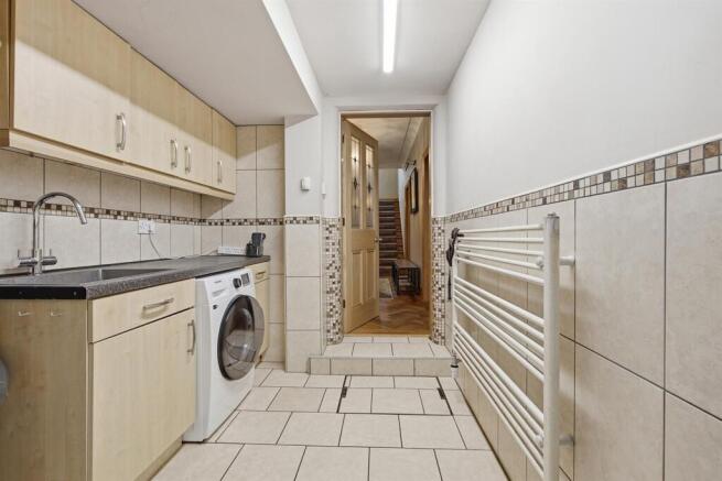 3 bed Detached for sale Image 10